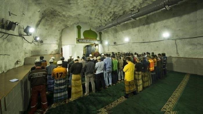 Masha ALLAH Siapa Sangka 1700 Meter Di dalam Perut Bumi Juga Terdapat Masjid.